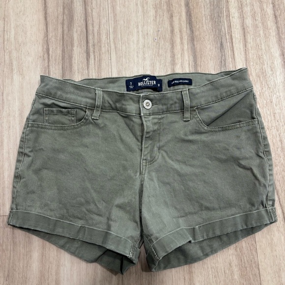 Hollister Pants - Hollister Low-Rise Midi Shorts